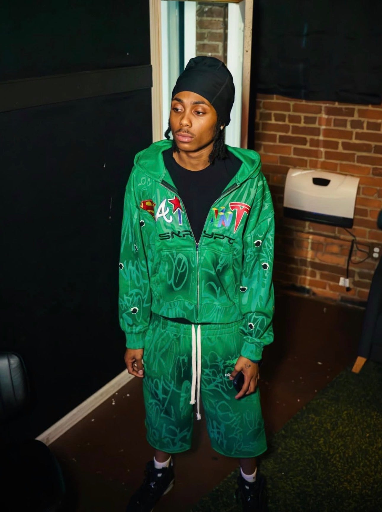 Green graffiti zip