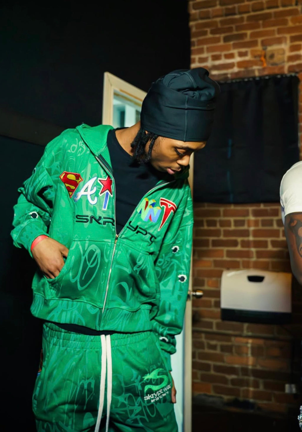 Green graffiti zip